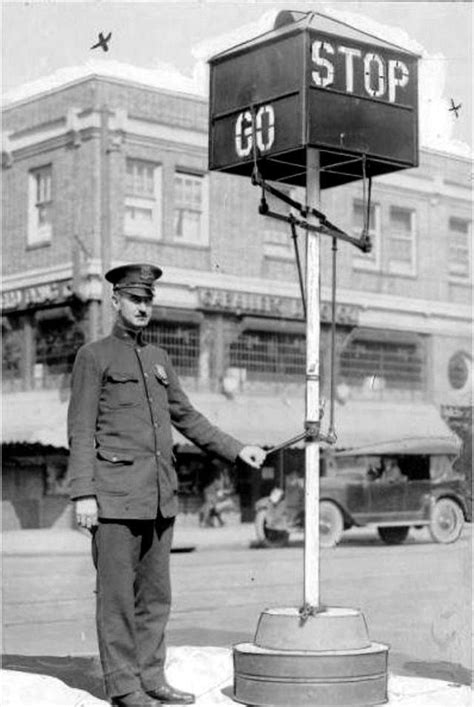 @HistoryInPix : A Civil Servant with a manually operated traffic signal Philadelphia 1922. https ...