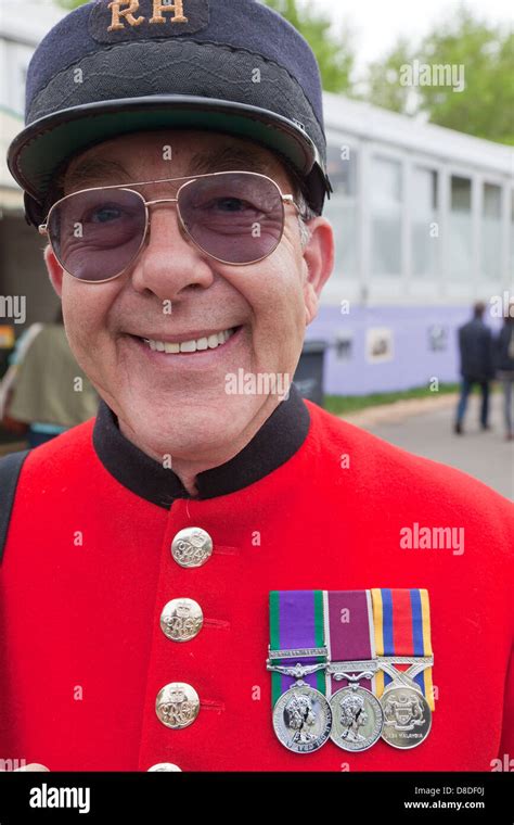 Chelsea Pensioner Royal Hospital Chelsea London UK Stock Photo - Alamy