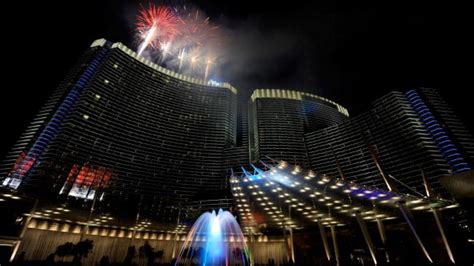 Las Vegas to welcome 2019 with superstars, fireworks show