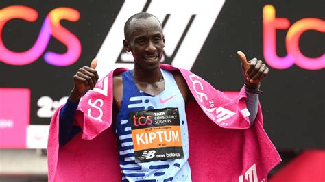 Kelvin Kiptum claims victory in the London Marathon | Sky News Australia