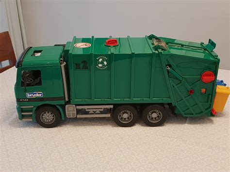 Bruder Toys Garbage Truck Green | Wow Blog