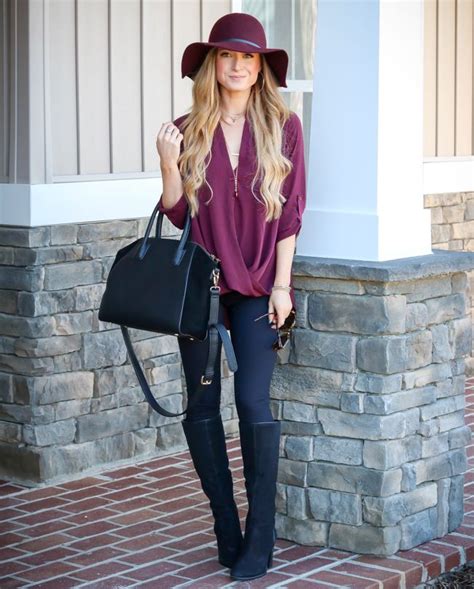 floppy hat burgundy tunic black leggings Red Hat Outfit, Fedora Hat Outfits, Outfits With Hats ...