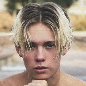 Tanner Fox - Age, Family, Bio | Famous Birthdays