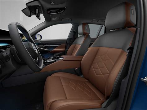 The new BMW 520d xDrive Touring in the studio - Interior. (02/2024)