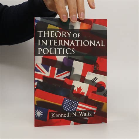 Theory of international politics - Waltz, Kenneth Neal - knihobot.cz