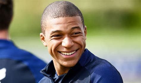 Mbappe Hairstyle / Kylian Mbappe New Hairstyle - 80 011 просмотров • 29 мар.