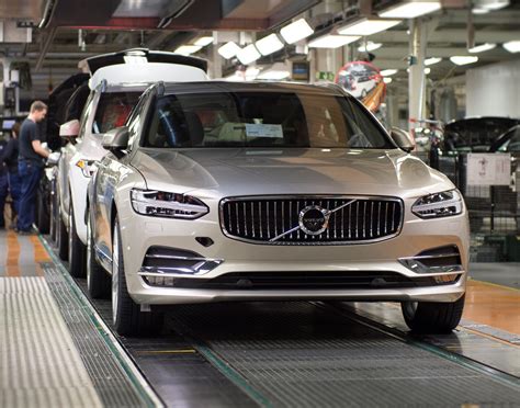 Volvo to stop output at Swedish and U.S. factories | Automotive News