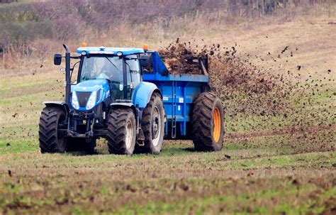 Charity calls for targets to reduce fossil fuel-based artificial fertilisers | Morning Star