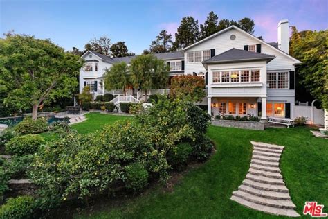 Hollywood stars Ashton Kutcher and Mila Kunis list stunning Beverly Hills mansion for $21 million