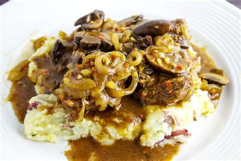 Mushroom and Onion Smothered Cube Steak | RecipeLion.com