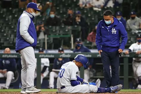 Dodgers: Mookie Betts Returns to the Lineup Tonight Against the Padres ...