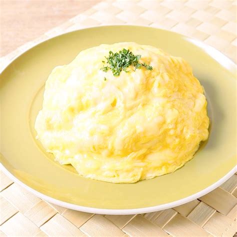 Cheese Omelet Rice With Meat Sauce | Kurashiru