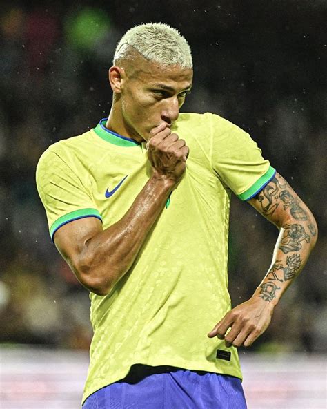 Richarlison is bringing out his inner R9 🇧🇷 🔥 in 2022 | Messi and ronaldo, Football players ...