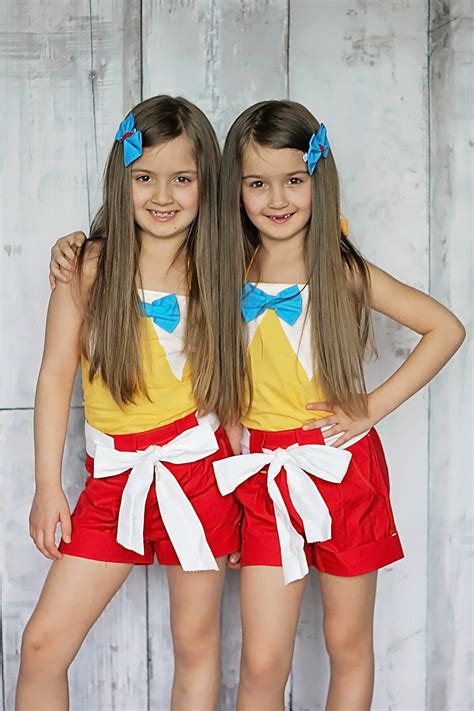 30 Halloween Costumes For Twins That Will Win You Over - Flawssy