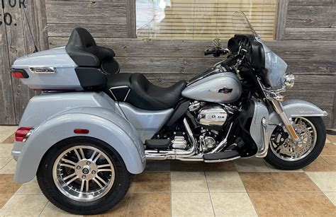 2023 Harley-Davidson® Tri Glide® Ultra Atlas Silver Metallic | Doc's Harley-Davidson®