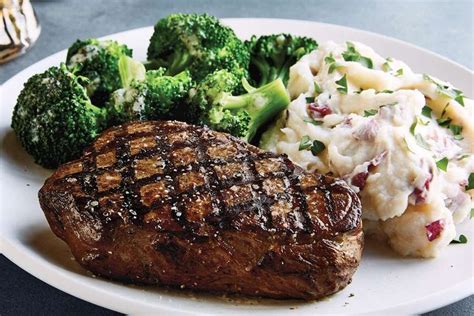 Applebee's Steak, Mashed Potatoes, and Broccoli | Steak and broccoli ...