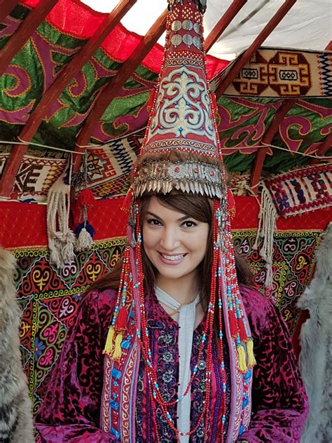 Twitter reacts as Reham Khan Shares New Picture