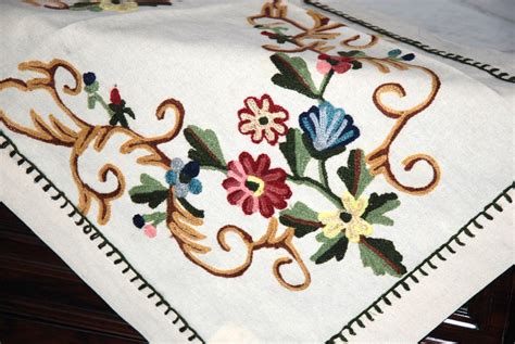 Set of 3 embroidered tablecloth – Beauty & Tradition