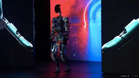 Tesla Humanoid Robot Prototype Walks Onto The Stage At AI Day 2022