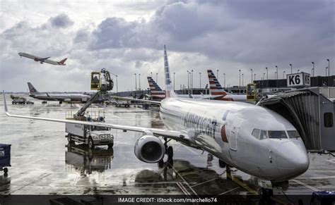 Midwest Snow Storm Grounds Hundreds Of Chicago Flights