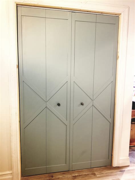 Budget Bifold Door Makeover • THE HOMEMADE ABODE | Diy closet doors, Closet door makeover ...