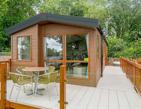 26 Luxury Lodges in Devon with Hot Tubs (From £34 Per Night)