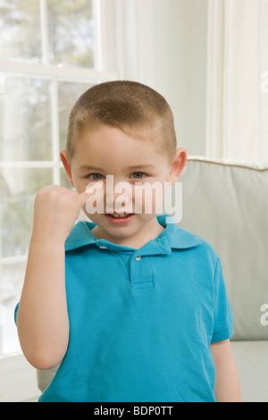 Boy signing the letter 'B' in American Sign Language Stock Photo - Alamy