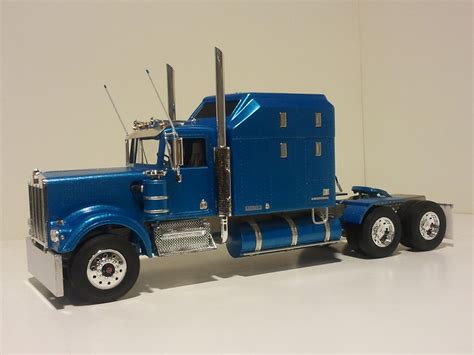 Kenworth W900 -- Plastic Model Truck Kit -- 1/25 Scale -- #851507 ...