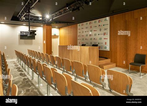 Press conference room hi-res stock photography and images - Alamy