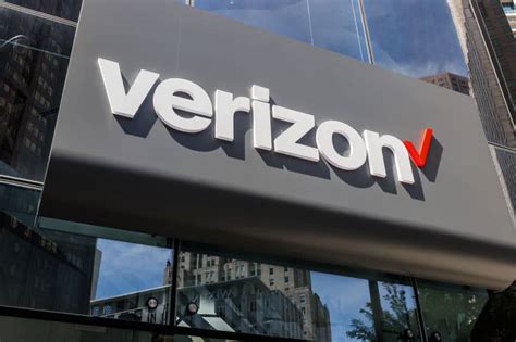 Verizon stock price trades modestly lower on revenue decline | Invezz