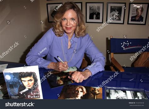 Lara Parker Dark Shadows Minireunion Autograph Stock Photo 151015418 | Shutterstock