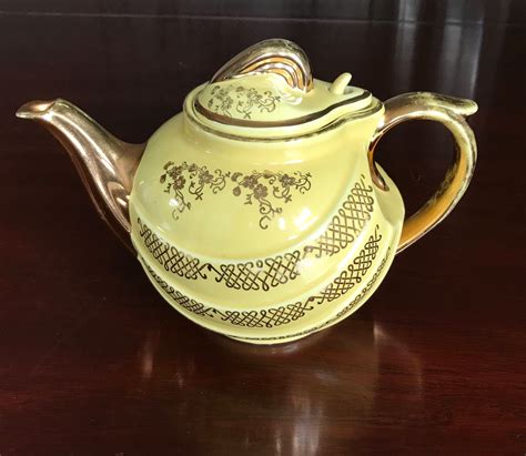 Vintage Teapot Hall Pottery Aladdin style Teapot in canary