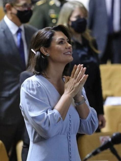 Looks de Michelle Bolsonaro: o estilo da esposa de Bolsonaro durante as ...