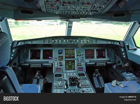 Airbus 340 - Cockpit Image & Photo (Free Trial) | Bigstock