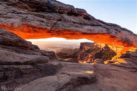 Mesa Arch at sunrise [OC][4944x3296] : r/EarthPorn