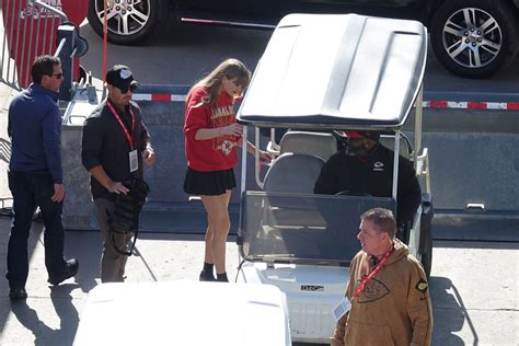 TAYLOR SWIFT at Chiefs Game at Arrowhead Stadium in Kansas City 10/22 ...