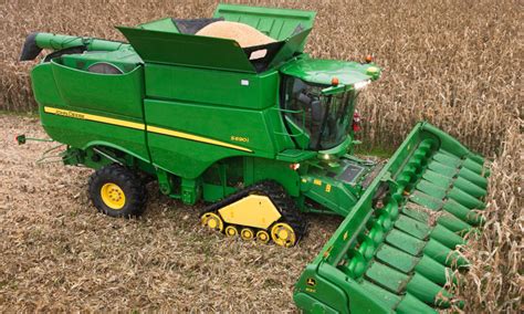 Image Gallery: 20 John Deere Headers turning Corn into Cash