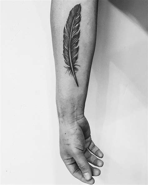 200以上 red tailed hawk feather tattoo 933239-Redtail hawk feather tattoo ...