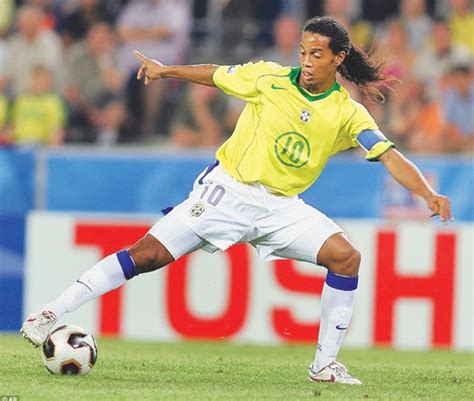 Brazilian football legend Ronaldinho announces Pakistan trip ...