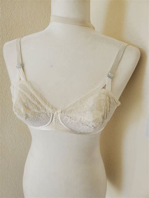 cream vintage bra pointy - Gem