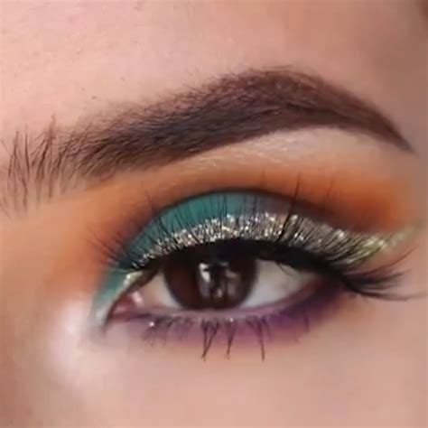 GLITTER EYELINER LOOK, #Eyeliner #Glitter #Make-upOntwerp Caribana Makeup, Eye Makeup Set, Eye ...