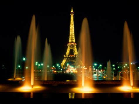 Paris: Paris Eiffel Tower Wallpaper