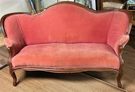 Victorian sofa. Pink velvet vintage sofa | Vintage velvet sofa, Victorian sofa, Velvet sofa