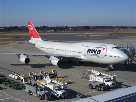 File:NWA 747-400 at NRT.jpg - Wikimedia Commons