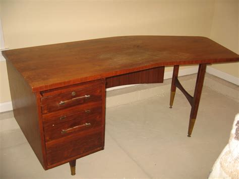 Curved desk | Collectors Weekly