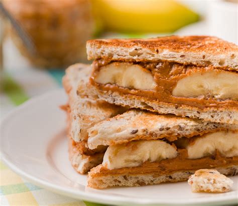 Whole Grain Toast with Peanut Butter and Banana | Love Veg