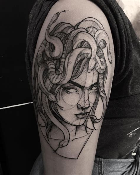 Tatuagem criada por Ricardo da Maia de Curitiba. Medusa. | Tatuagem, Tatuagem de medusa ...