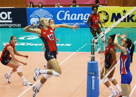 Christa Harmotto is in full steam for the front-row attack. | Usa ...