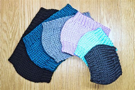 Basic Ear Warmer Knitting Pattern - PurlsAndPixels