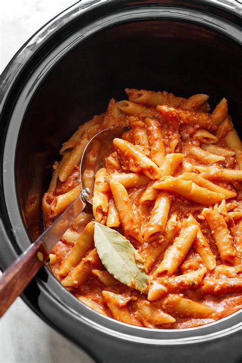 Slow Cooker Chicken Bolognese Pasta — Eatwell101